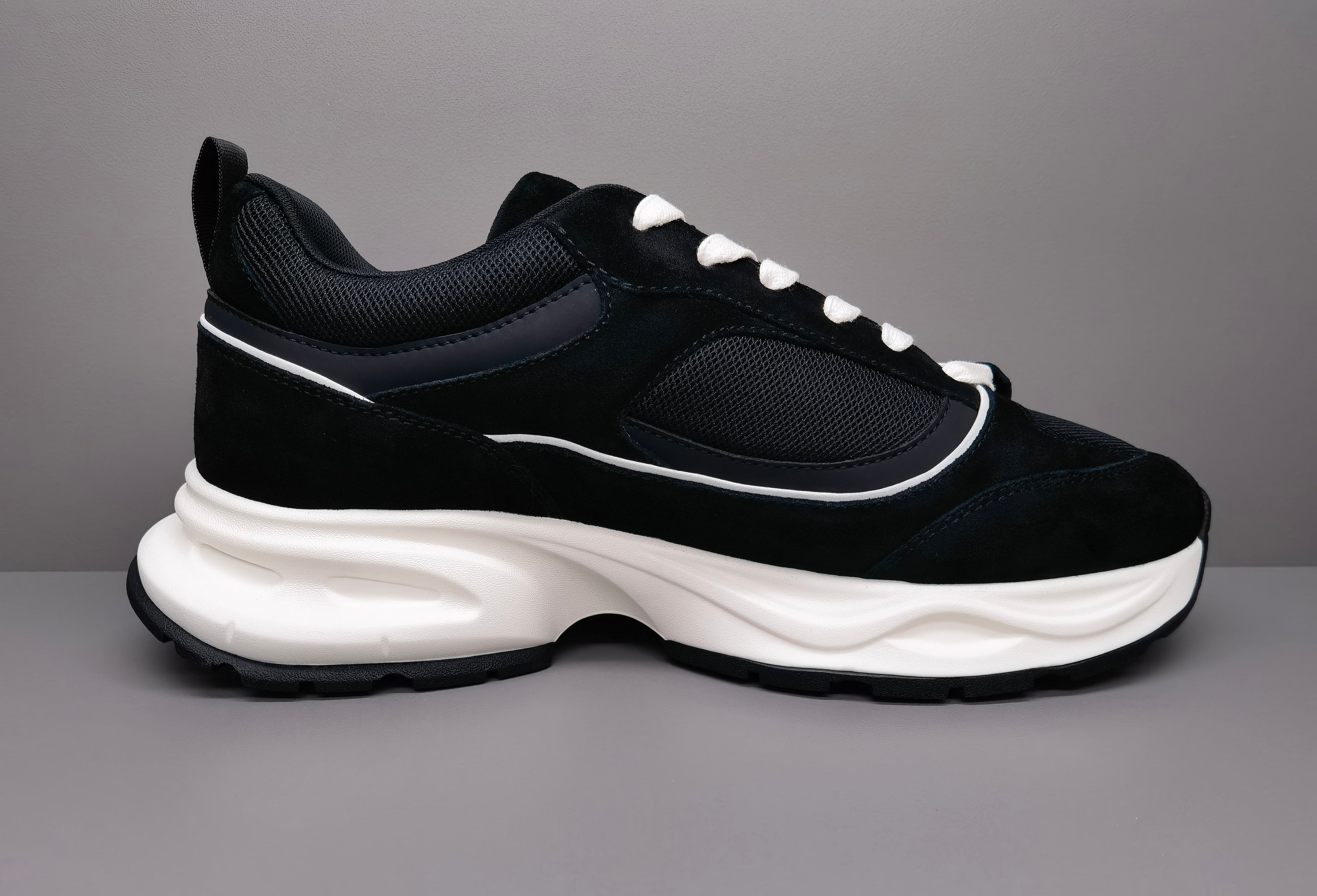 Technical Runner in Black