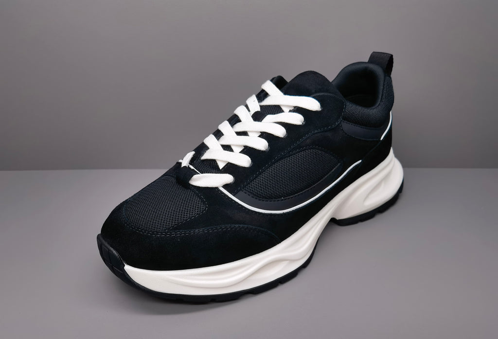 Technical Runner in Black
