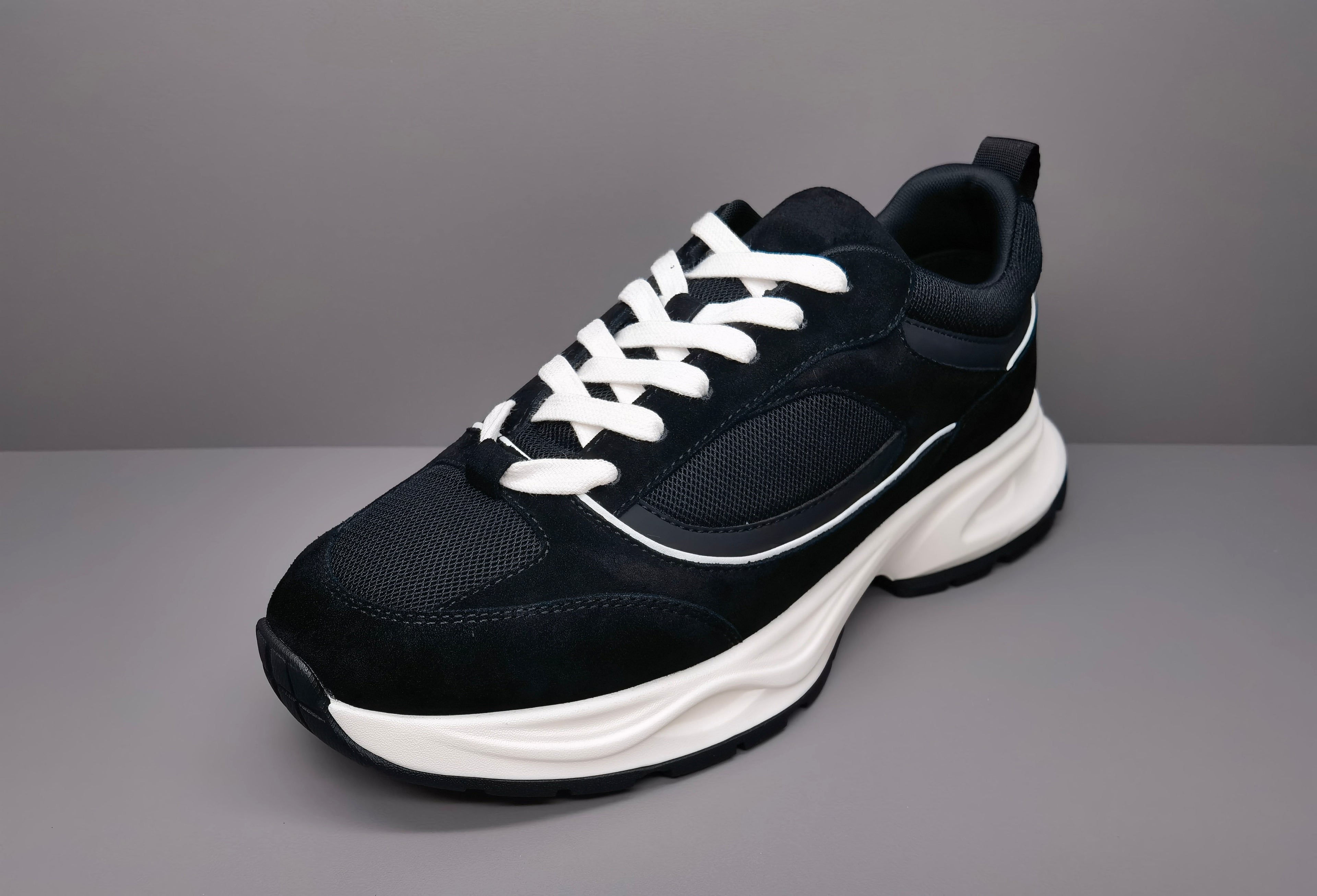 Technical Runner in Black