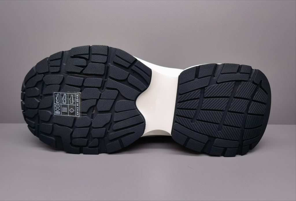 Technical Runner in Grey