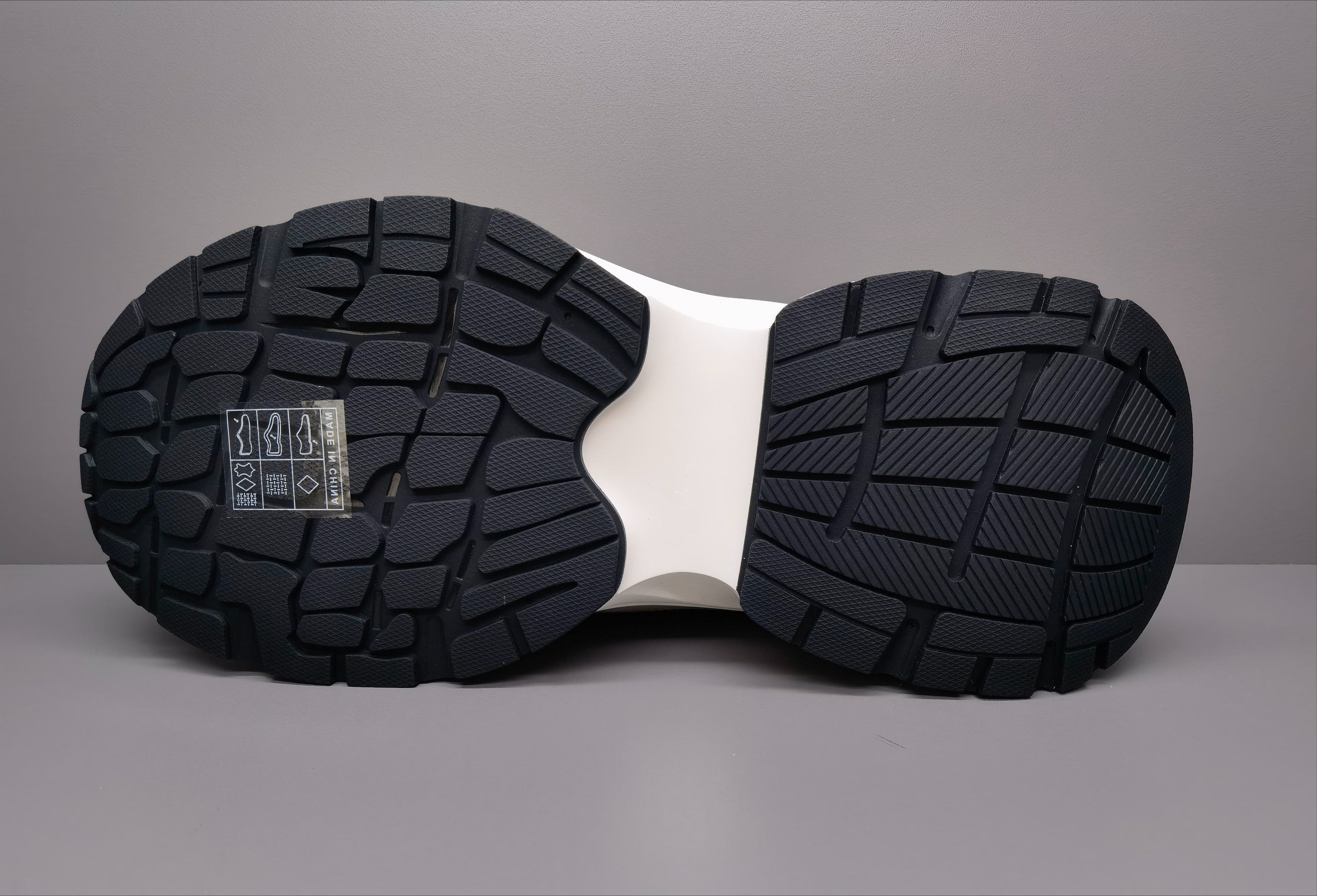 Technical Runner in White