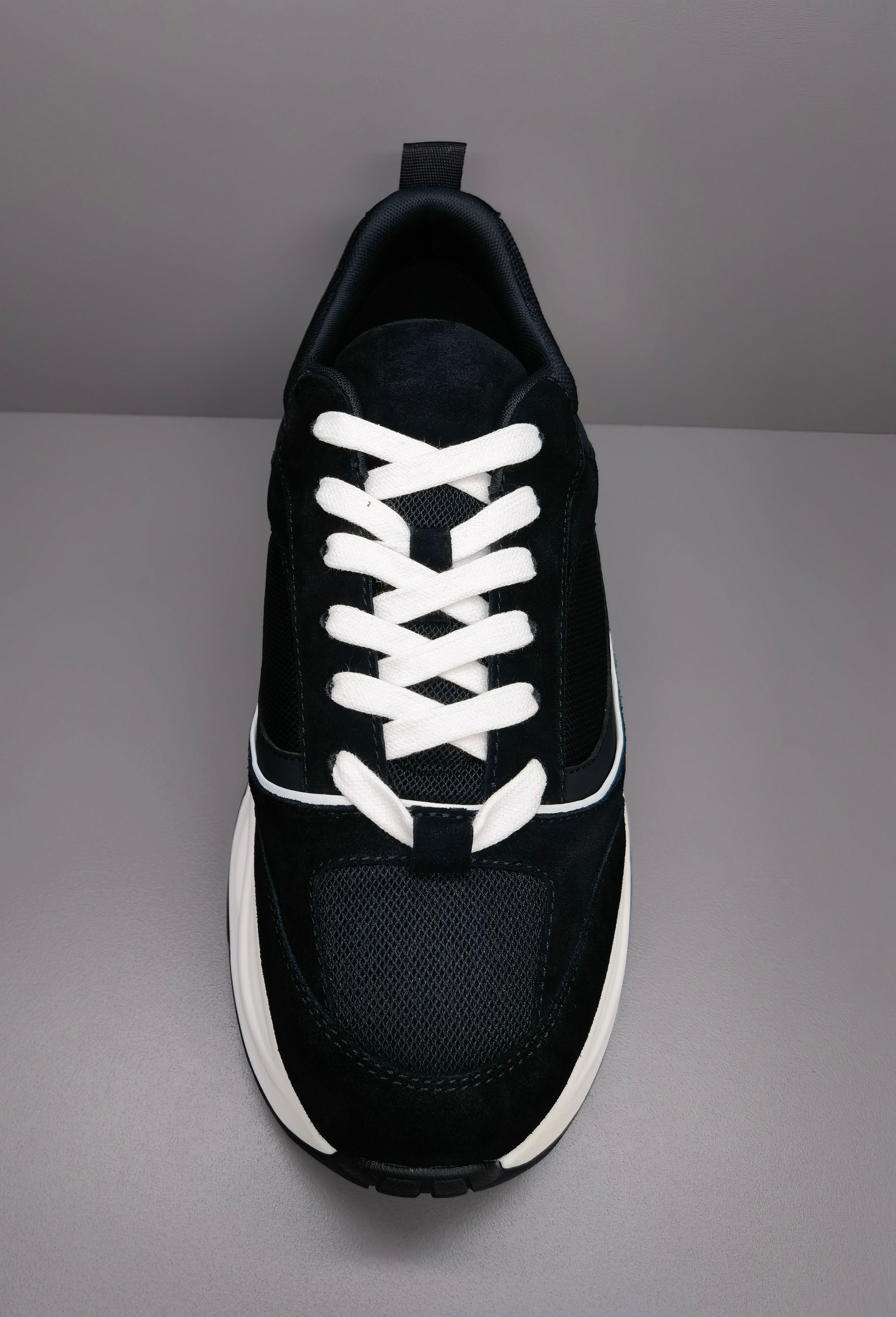 Technical Runner in Black