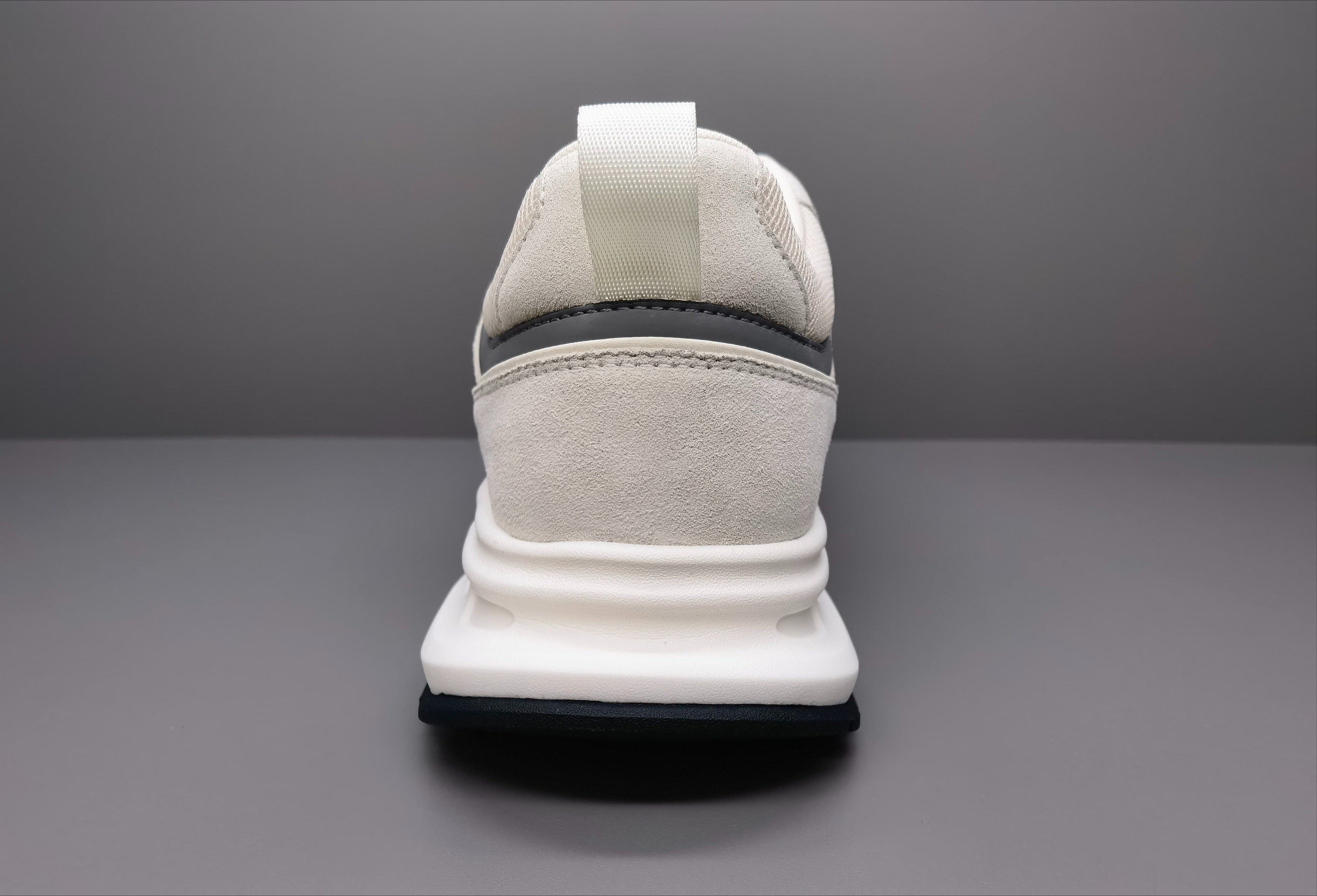 Technical Runner in White