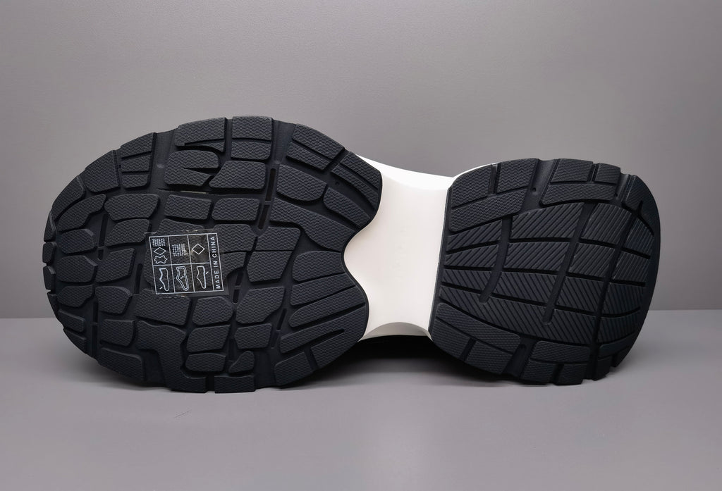 Technical Runner in Black