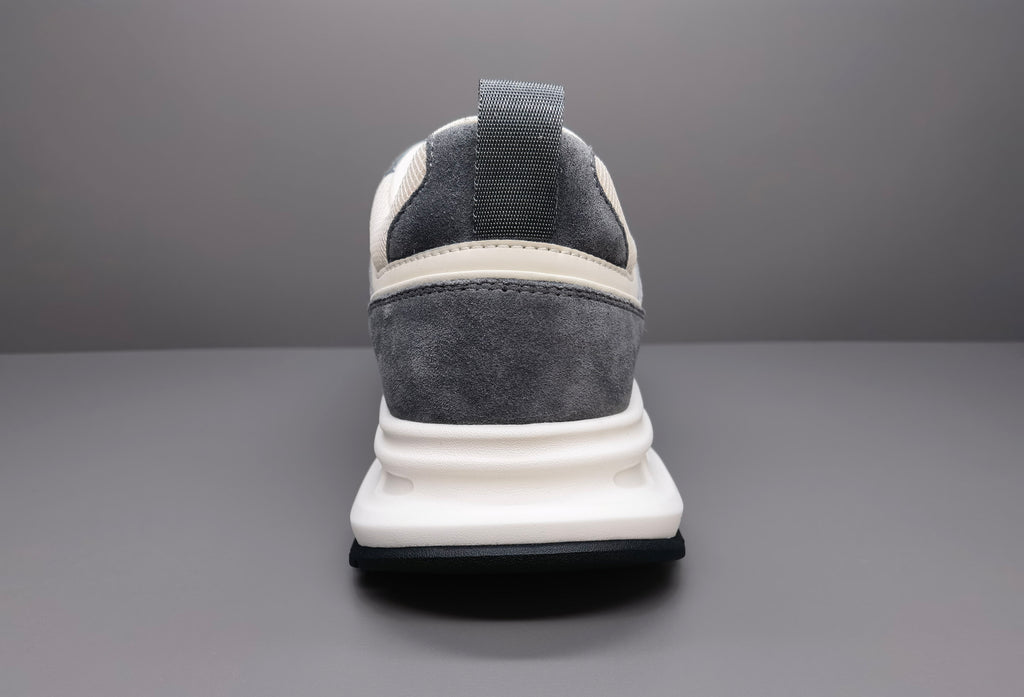 Technical Runner in Grey