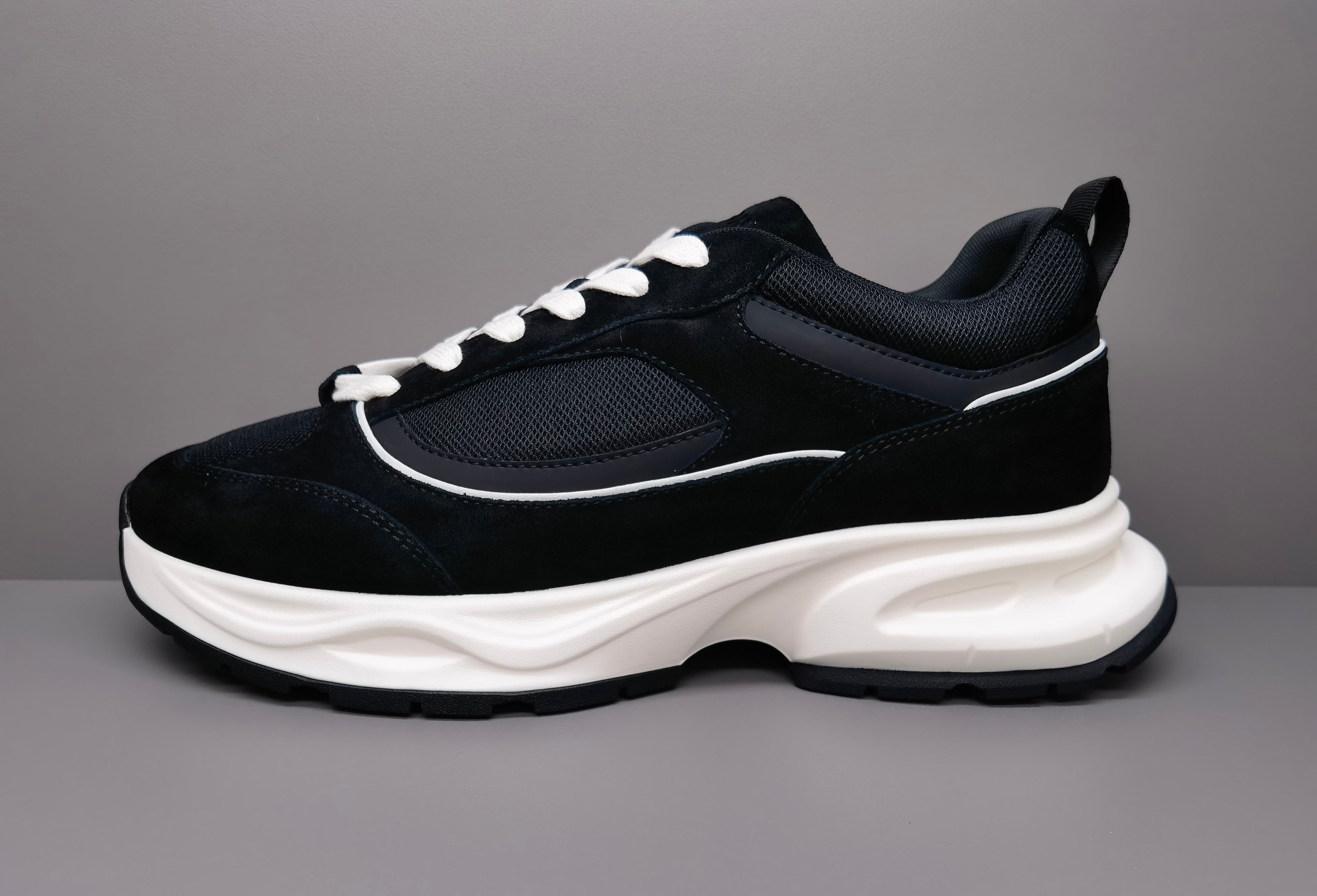 Technical Runner in Black