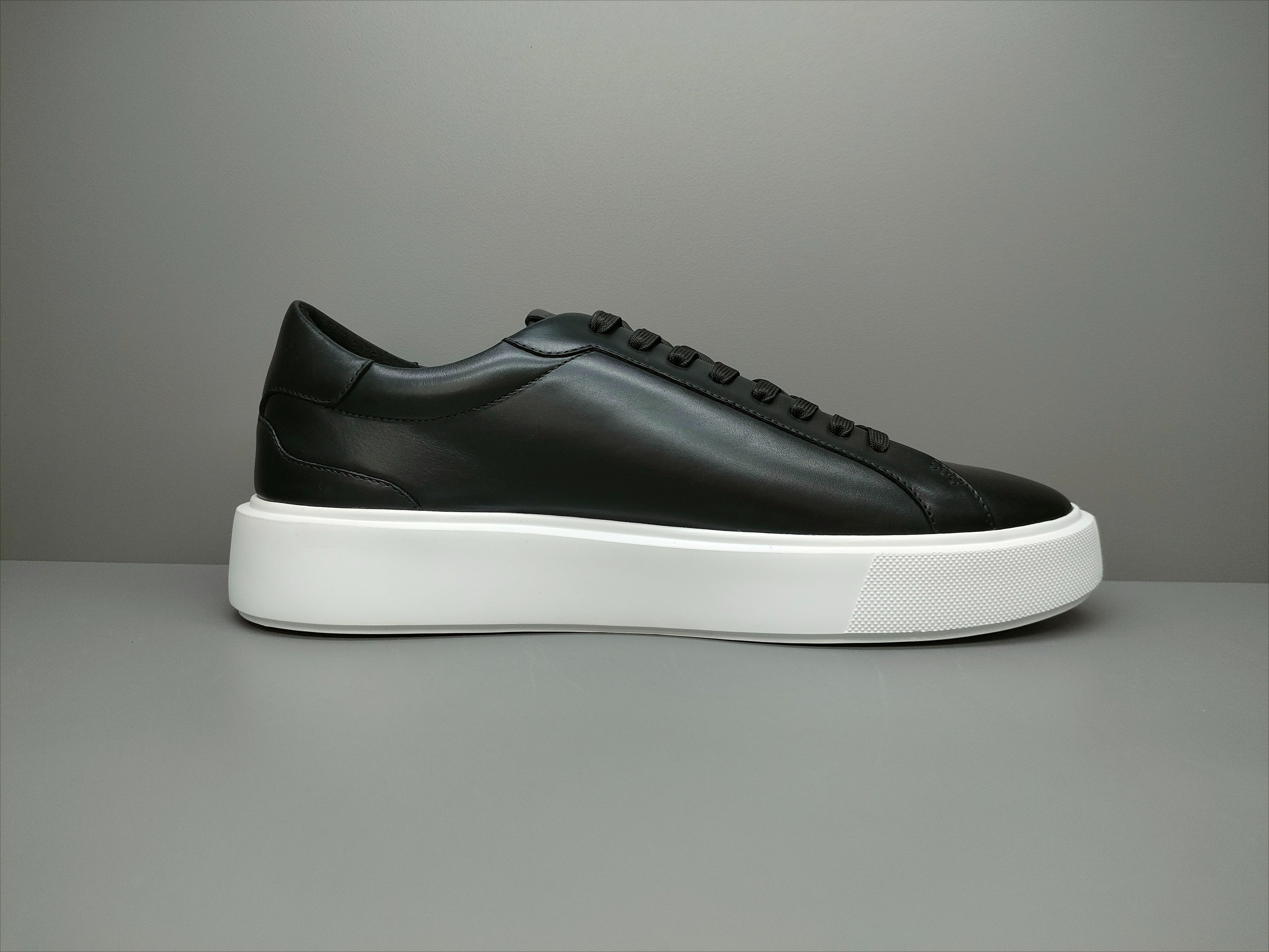 Classic Leather Trainer
